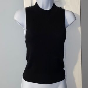 Sleeveless high-neck Express Top